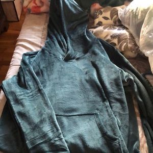 Soft (comfy like) sweatshirt/gown